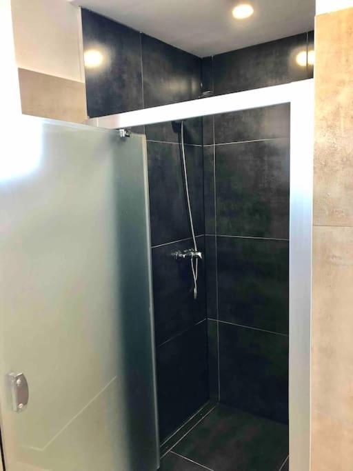 Spacious Apartment Near Hockey And Football Arena Bratislava Eksteriør bilde
