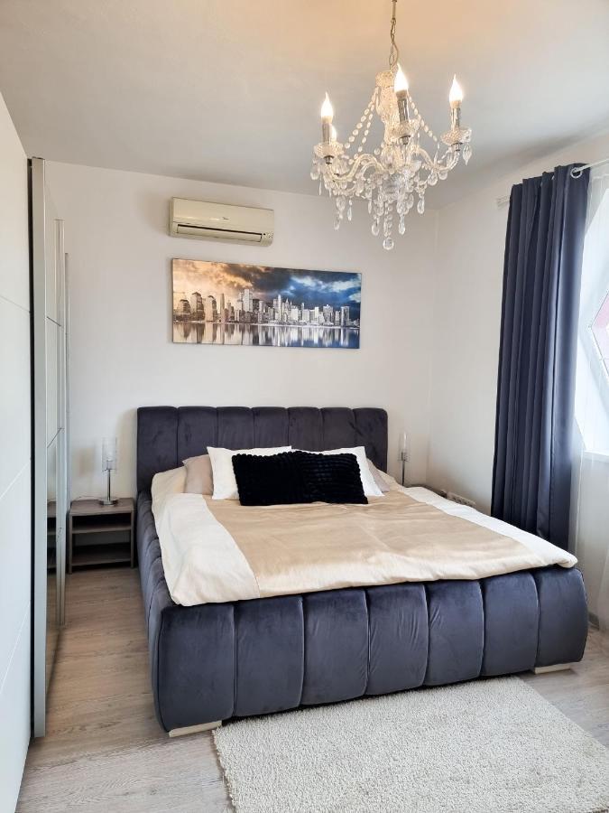 Spacious Apartment Near Hockey And Football Arena Bratislava Eksteriør bilde